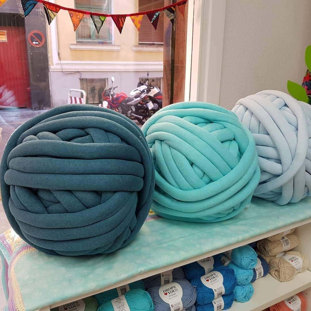 Cotton yarn for arm knitting - Vegan braid yarn to make hand knit blanket - Giant Super chunky cotton yarn - machine washable - FuzzyRoom