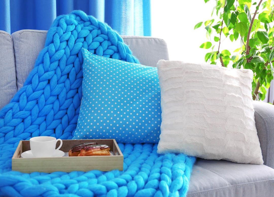 Beige oversized chunky blanket texture