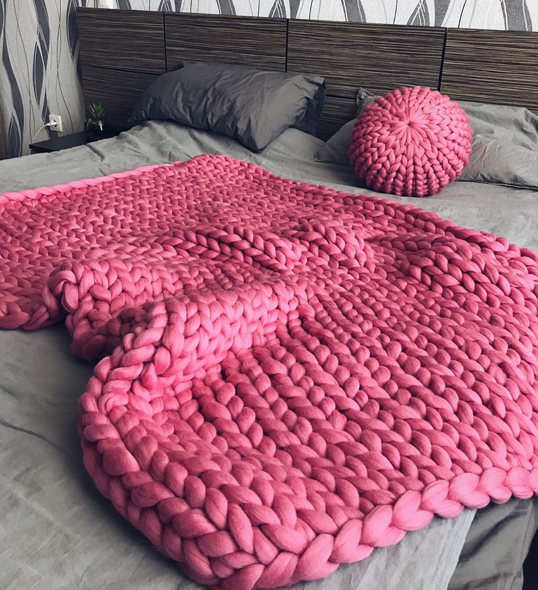 Super Chunky Blanket 70x80 inc (180x203 cm)