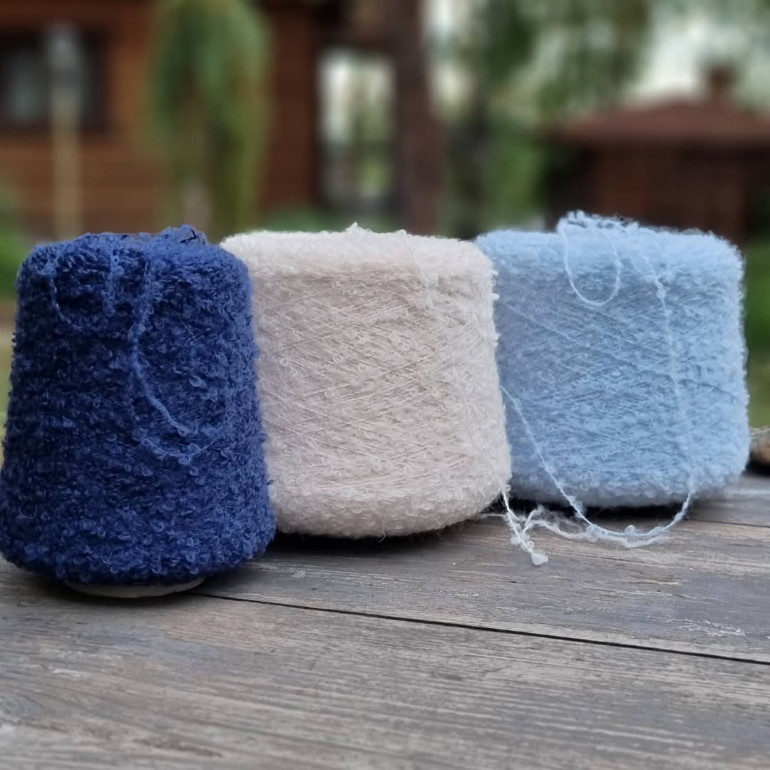 Authentic Italian fluffy boucle: delicate loops for voluminous cozy projects