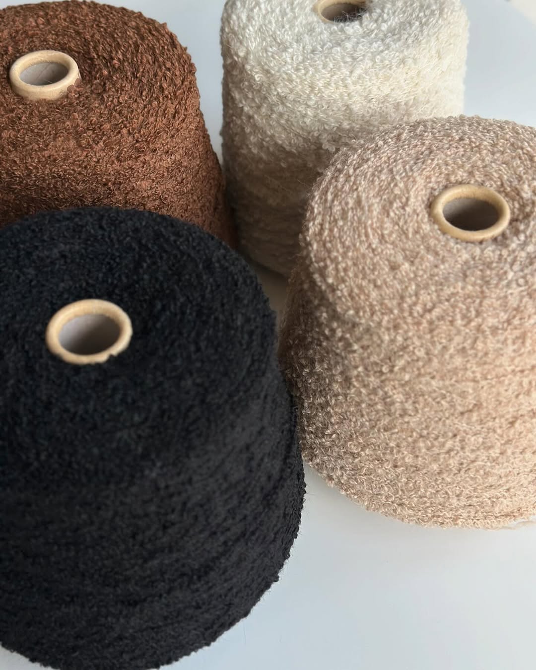 High-end fluffy alpaca boucle from Italy – ideal for modern fashion knits