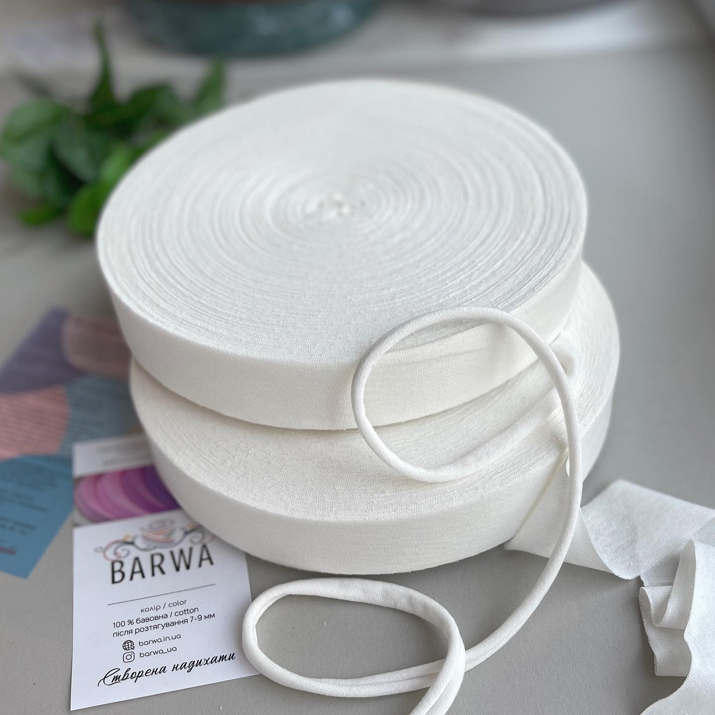 Premium white t-shirt yarn rolls 7-9mm made from 100% virgin cotton, chunky yarn with loose strand, ideal for knitting and crocheting baskets and home decor