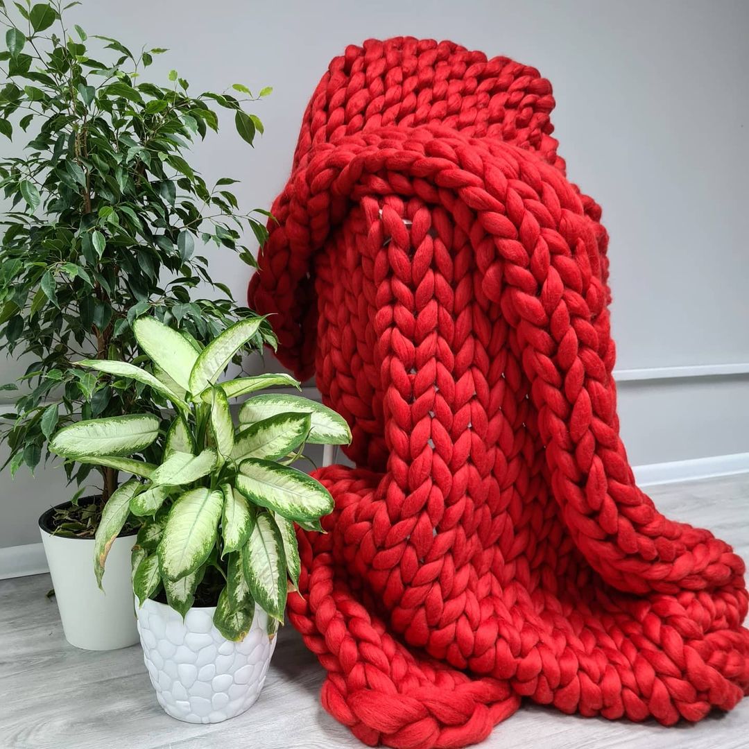 Full view bordeaux 40x60 merino arm-knit blanket