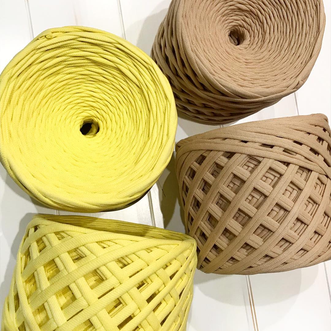 Nuanchu T-Shirt Yarn Fabric Knitting Yarn Spaghetti Yarn Craft in Approx.  121.4 Yards/ 111 Meter Long for Hand DIY Bag