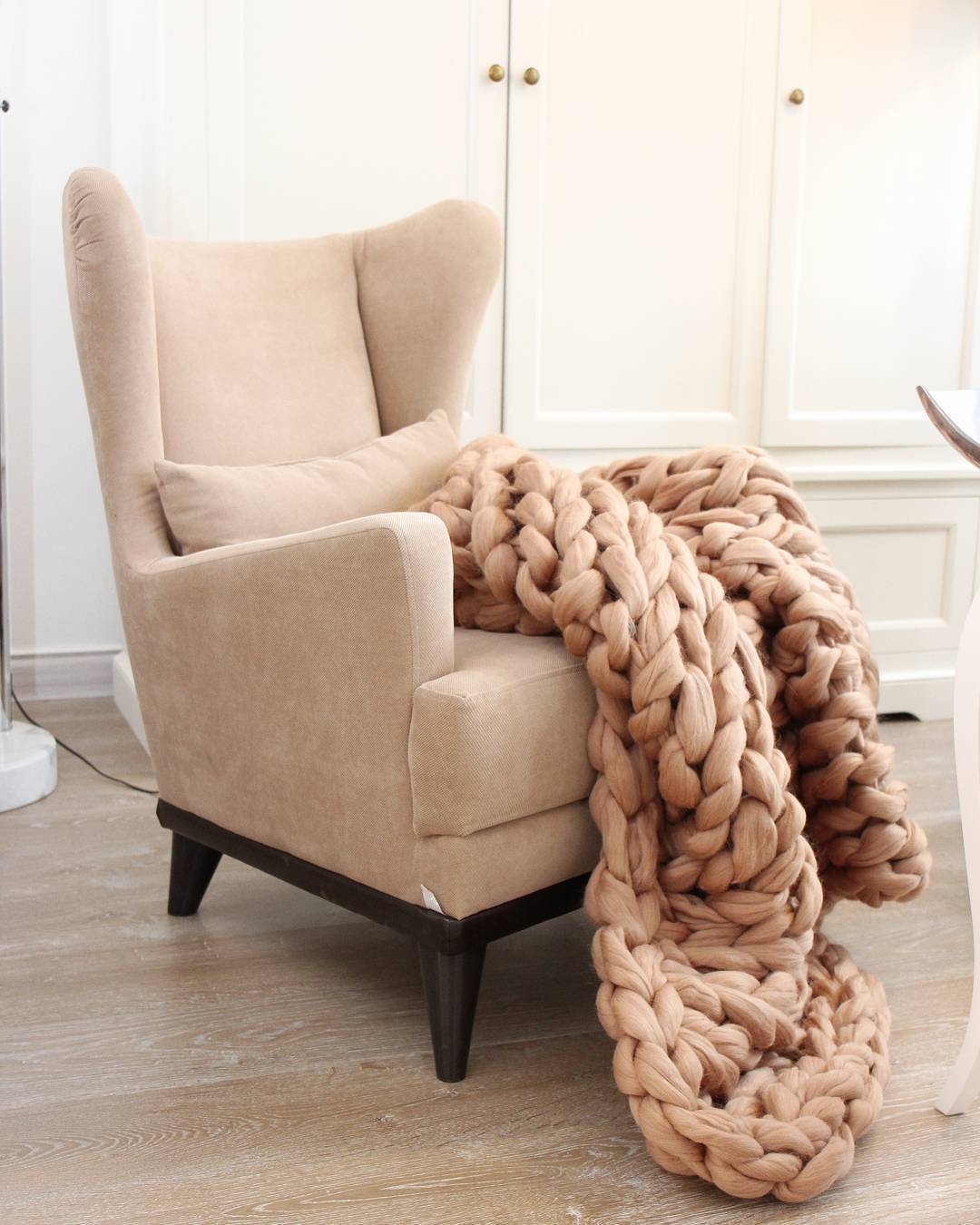 Chunky knit blanket. Premium merino wool blanket. Chunky knit throw. Arm knit blanket. 23 x 47 inches (60 cm x 120 cm) - FuzzyRoom