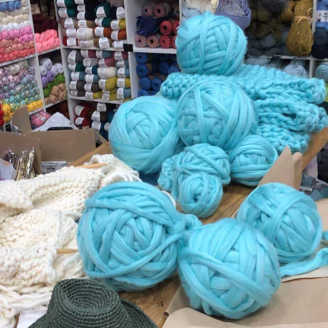 Merino Wool, Super Chunky Yarn - color from DARK GREEN - FuzzyRoom